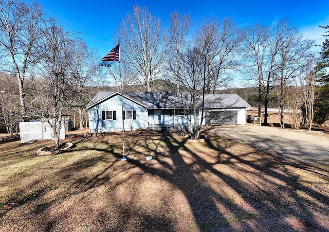 ranch-style house featuring a front lawn