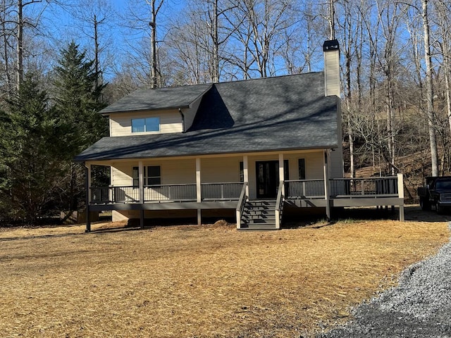 farmhouse-style home featuring covered porch