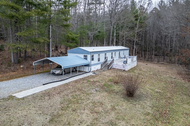 view of front facade featuring a carport and a front lawn