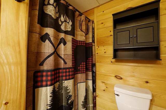 162 Grayson Pt, Blue Ridge, GA 30513 - full bathroom with toilet and a shower with curtain