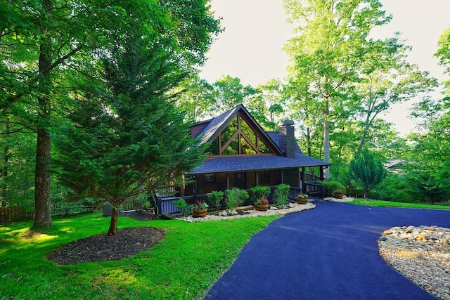 162 Grayson Pt, Blue Ridge, GA 30513 - view of front facade with covered porch, a front yard, and a chimney