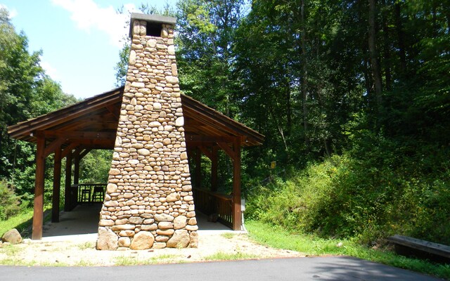 L17A Trillium Hts, Brasstown, NC 28902