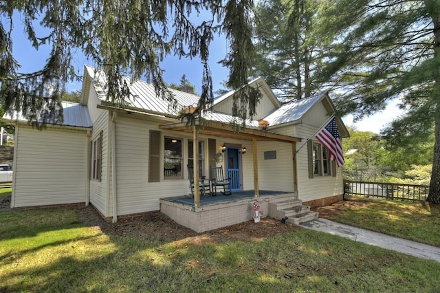 102 Riverview St, Copperhill, TN 37317 - view of front of property featuring fence, covered porch, a front yard, and metal roof
