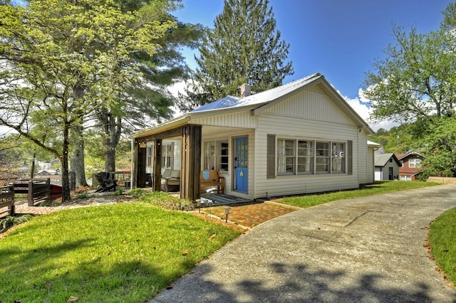 102 Riverview St, Copperhill, TN 37317 - view of front of home with fence, metal roof, and a front yard