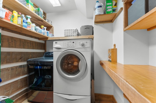 102 Cross Creek Ln, Warne, NC 28909 - laundry area featuring baseboards and washer and dryer