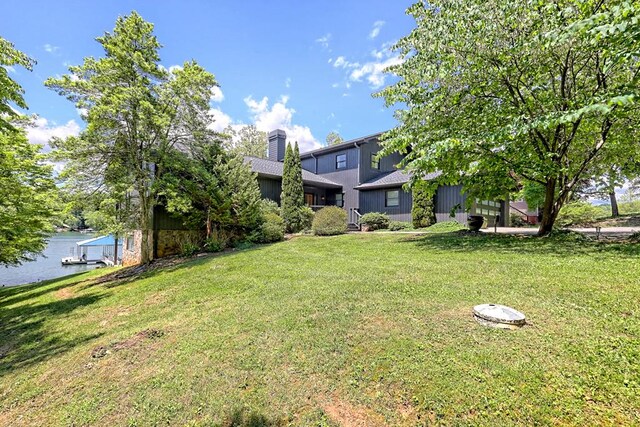 view of yard featuring a water view