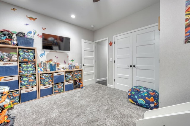 playroom featuring carpet floors and recessed lighting