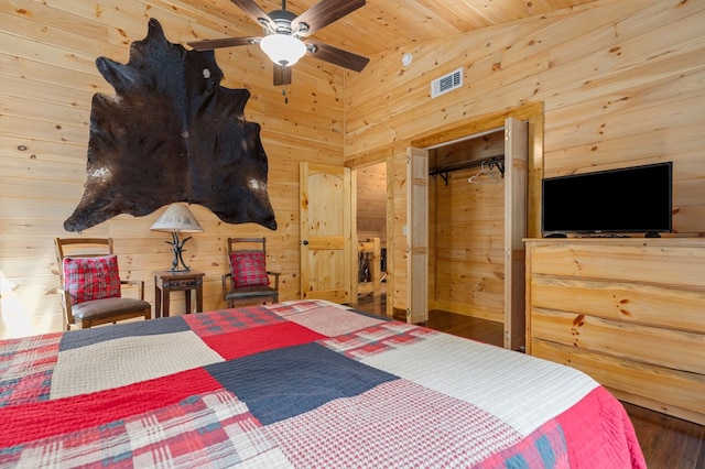 bedroom featuring hardwood / wood-style floors, ceiling fan, and a closet