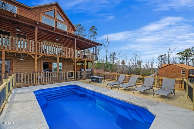 view of swimming pool featuring a jacuzzi, a patio, and ceiling fan