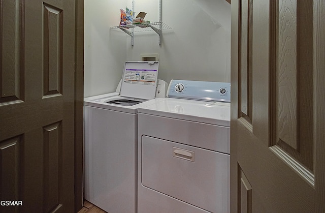 2846 Mountain View Cir, Sevierville, TN 37862 - laundry room featuring washer and dryer