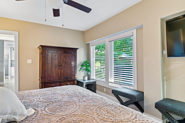 bedroom with ceiling fan