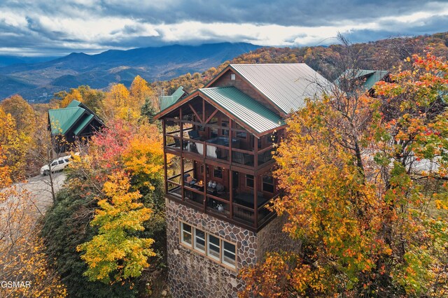 drone / aerial view featuring a mountain view