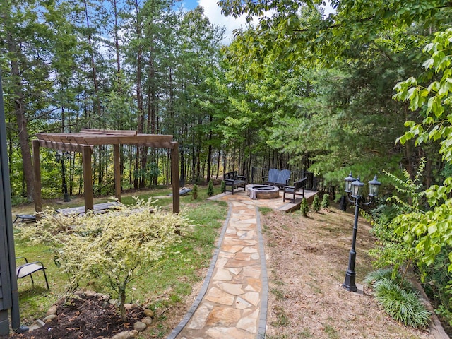 view of yard featuring a fire pit