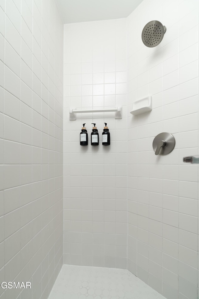134 Roaring Fork Rd, Gatlinburg, TN 37738 - full bathroom featuring tiled shower
