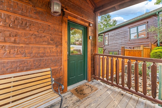 property entrance featuring a porch