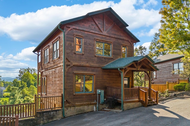 view of front of house with covered porch