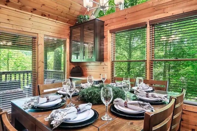 sunroom featuring a healthy amount of sunlight and lofted ceiling