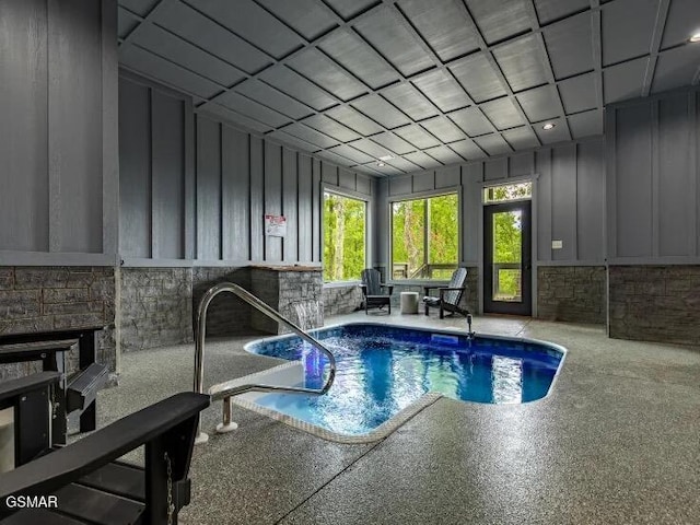 2434 Breezy Rd, Sevierville, TN 37876 - view of indoor pool