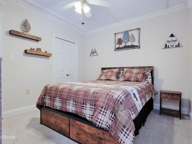 carpeted bedroom with crown molding, ceiling fan, and a closet