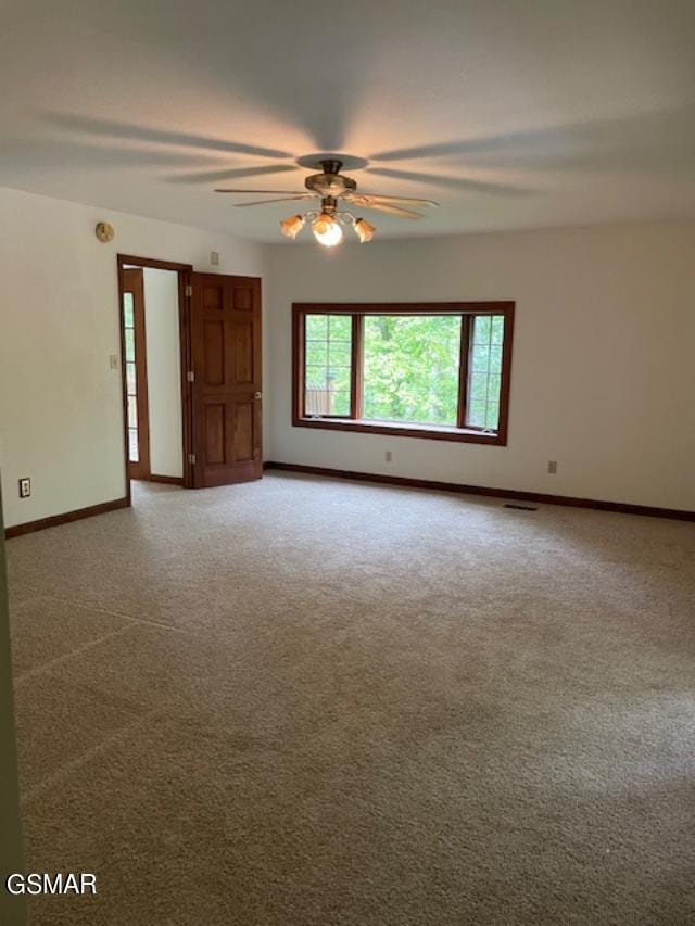 unfurnished room with carpet and ceiling fan