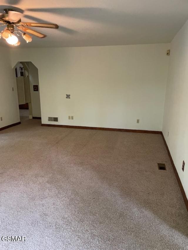 carpeted empty room featuring ceiling fan