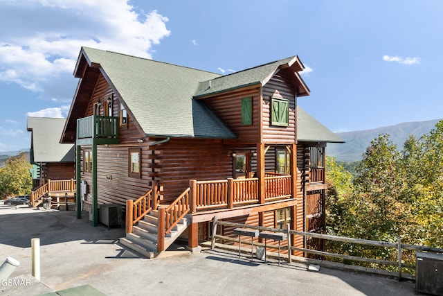 view of front of house with a mountain view