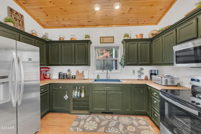 kitchen with sink, wood ceiling, green cabinetry, and appliances with stainless steel finishes