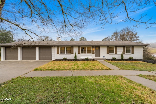 ranch-style home with an attached garage, a front lawn, aphalt driveway, and brick siding