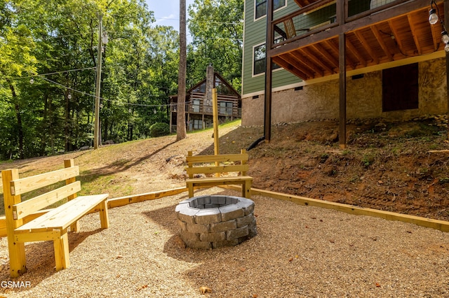 view of yard featuring a fire pit