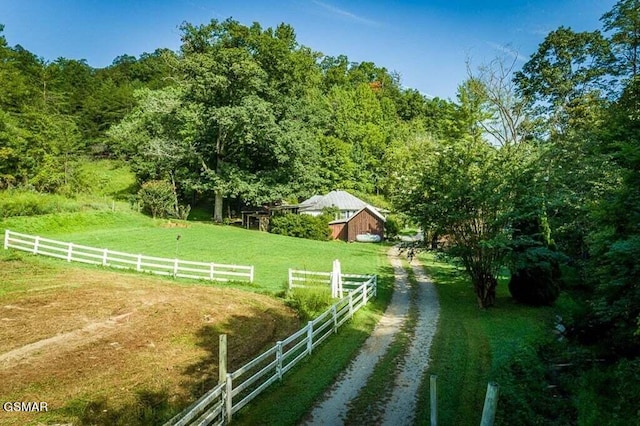 view of yard featuring a rural view