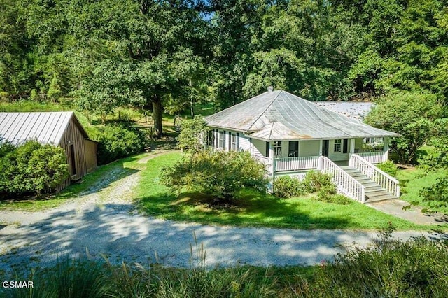 view of front of property featuring covered porch