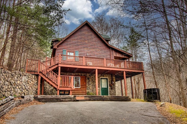 back of house featuring a wooden deck