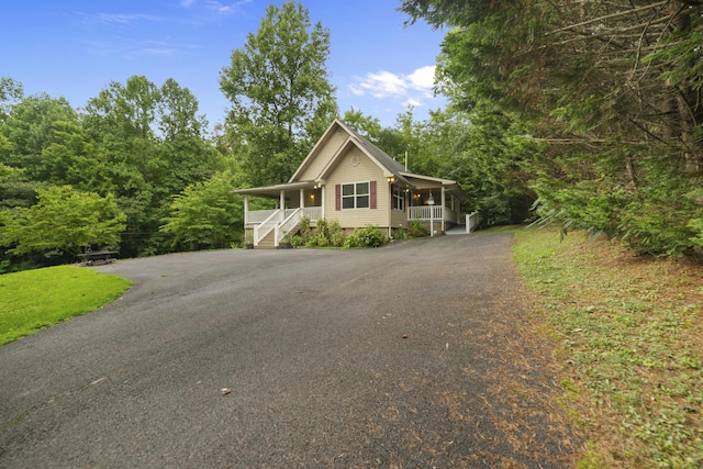 view of front of home featuring a porch