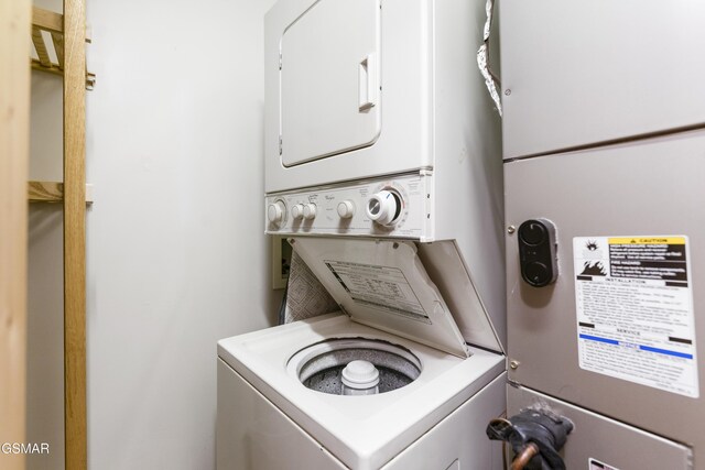 1251 Bear Cub Way, Gatlinburg, TN 37738 - laundry room featuring stacked washer and clothes dryer