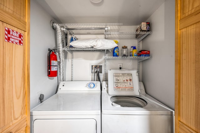 washroom featuring washing machine and clothes dryer