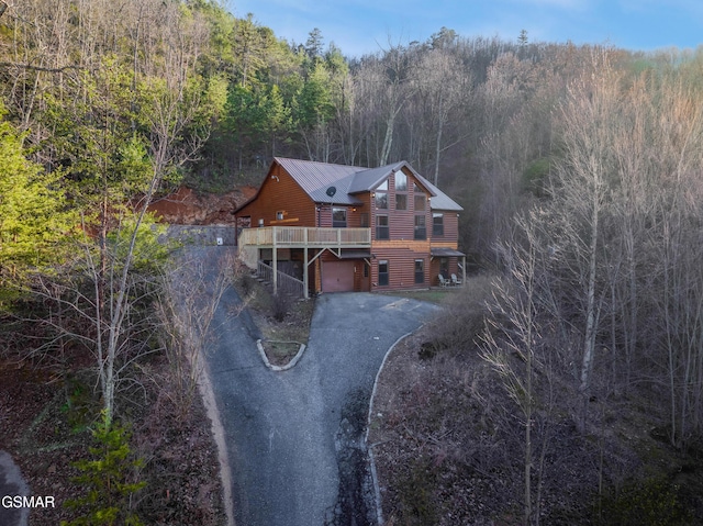 bird's eye view with a wooded view