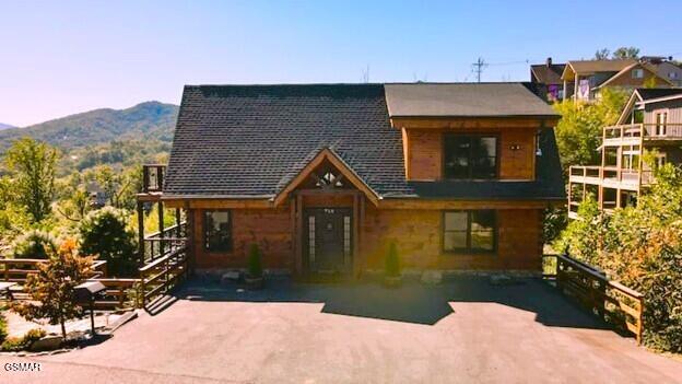 710 Village Loop Rd, Gatlinburg, TN 37738 - view of front of house featuring a mountain view