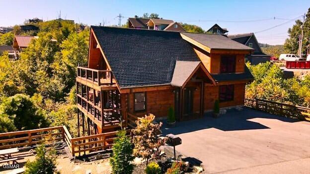 710 Village Loop Rd, Gatlinburg, TN 37738 - view of front of property with driveway