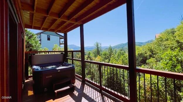 710 Village Loop Rd, Gatlinburg, TN 37738 - balcony featuring a mountain view