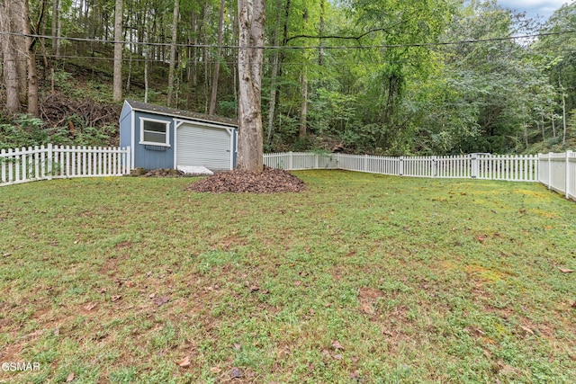 view of yard featuring a storage shed