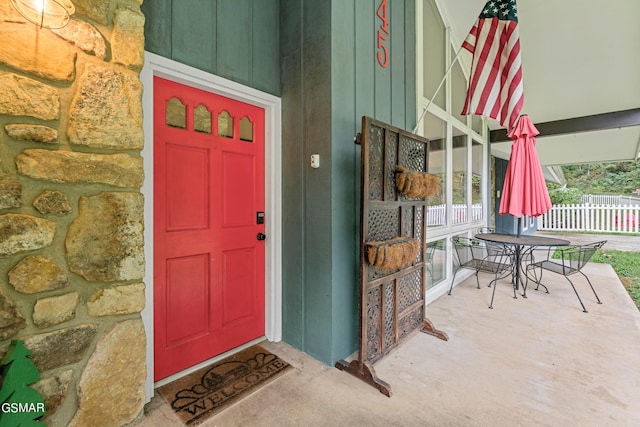 entrance to property featuring a porch