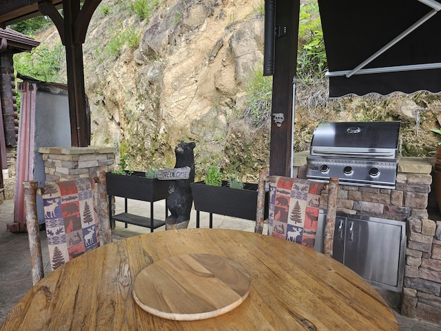 view of unfurnished dining area