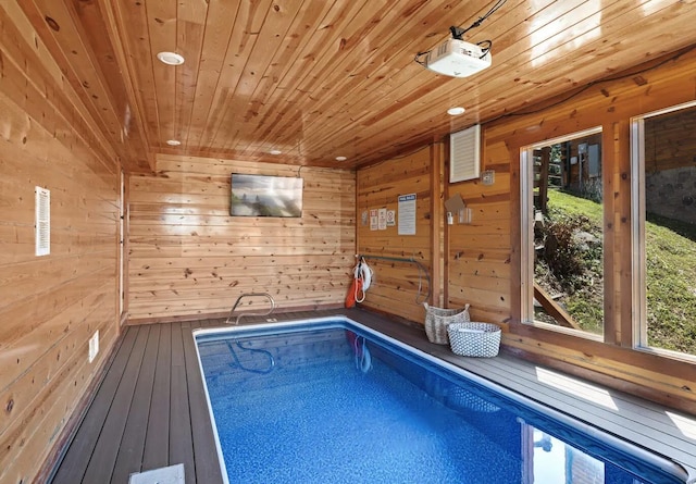 view of pool featuring a jacuzzi