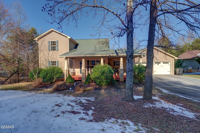 view of front of property featuring covered porch