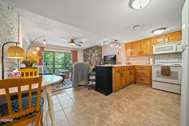 1081 Cove Rd Apt 1011, Sevierville, TN 37876 - photo 2