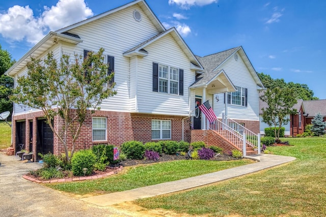 view of front of property with a front yard