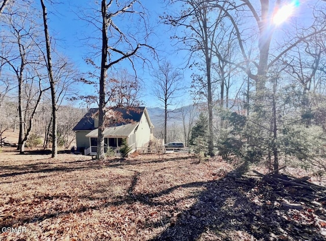 view of yard with a mountain view