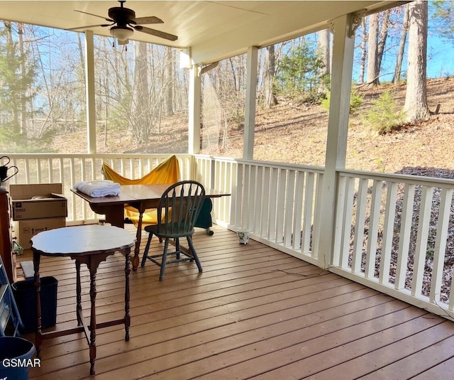 sunroom featuring ceiling fan