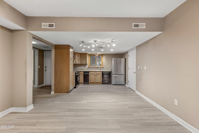 221 Woodland Rd Unit 315, Gatlinburg, TN 37738 - kitchen featuring a sink, stainless steel appliances, baseboards, and visible vents