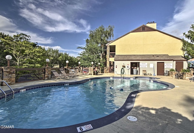 1130 Ski View Dr Unit 315, Gatlinburg, TN 37738 - community pool with a patio area and a jacuzzi